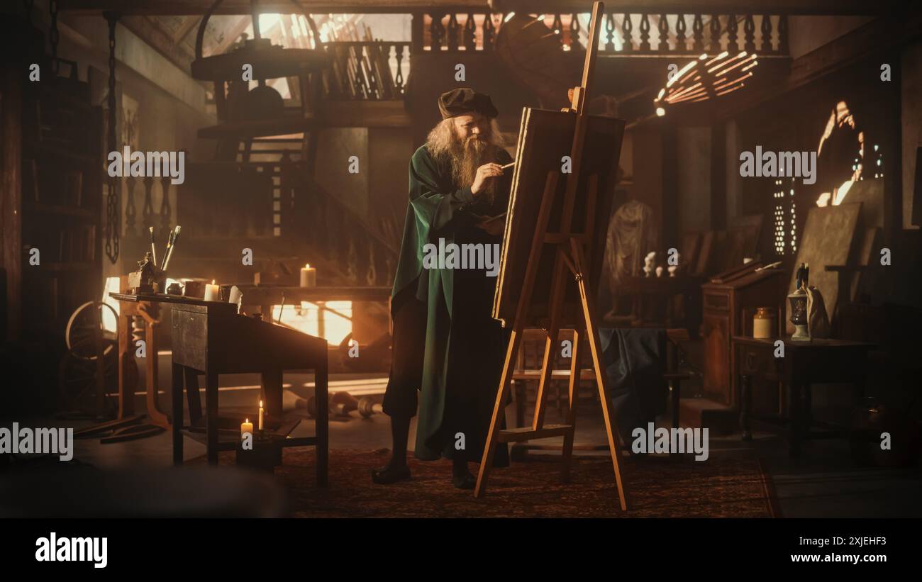 Portrait d'un vieil artiste masculin de la Renaissance peinture sur toile dans son atelier antique. Figure historique talentueuse travaillant sur son prochain chef-d'œuvre et se sentant inspirée tout en transférant des idées sur Canvas Banque D'Images