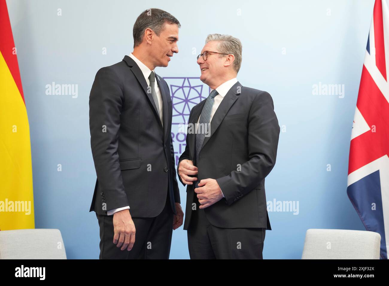 Le premier ministre Sir Keir Starmer et le premier ministre espagnol Pedro Sanchez lors d'une réunion bilatérale lors du sommet de la Communauté politique européenne au Palais de Blenheim à Woodstock, Oxfordshire. Date de la photo : jeudi 18 juillet 2024. Banque D'Images