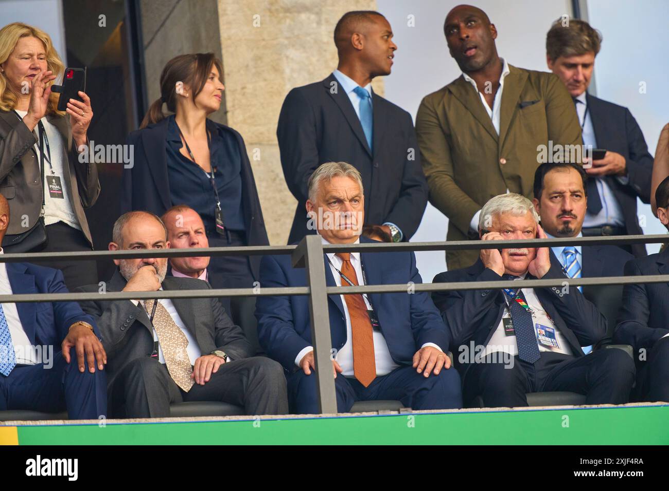 Nikol Paschinjan (G), premier ministre von Armenien Viktor ORBAN (M), président hongrois, premier ministre hongrois, Sandor Csanyi, Sandor Csanyi (R) UEFA Exekutivkomitee , Yasser Al Misehal (R-hi), président de la Fédération saoudienne de football dans le dernier match ESPAGNE - ANGLETERRE 2-1 des Championnats d'Europe de l'UEFA 2024 le 14 juillet, 2024 à Berlin, Allemagne. Photographe : ddp images / STAR-images Banque D'Images