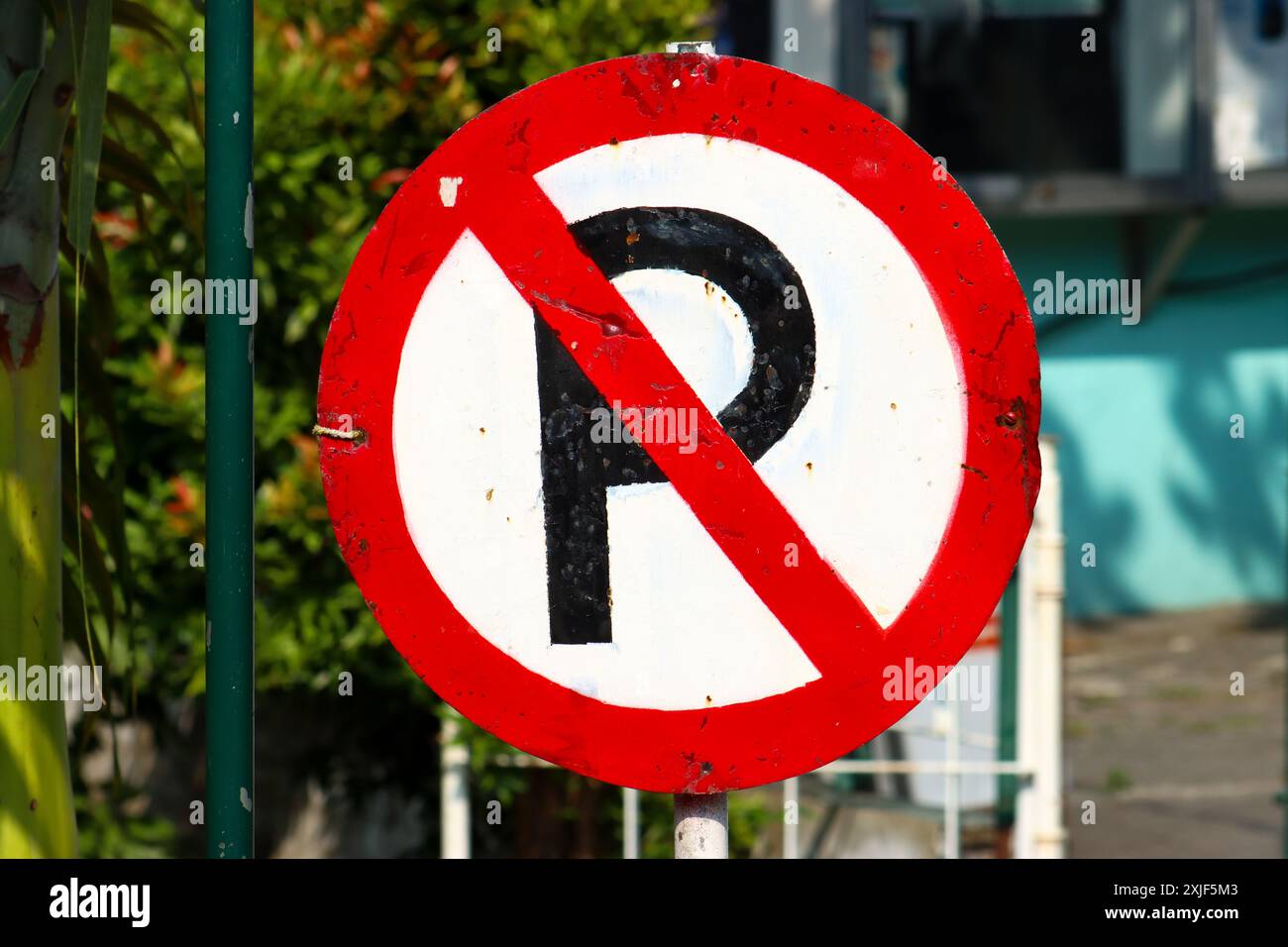 Panneau de signalisation ne peut pas se garer dans cette zone, panneau de stationnement Banque D'Images