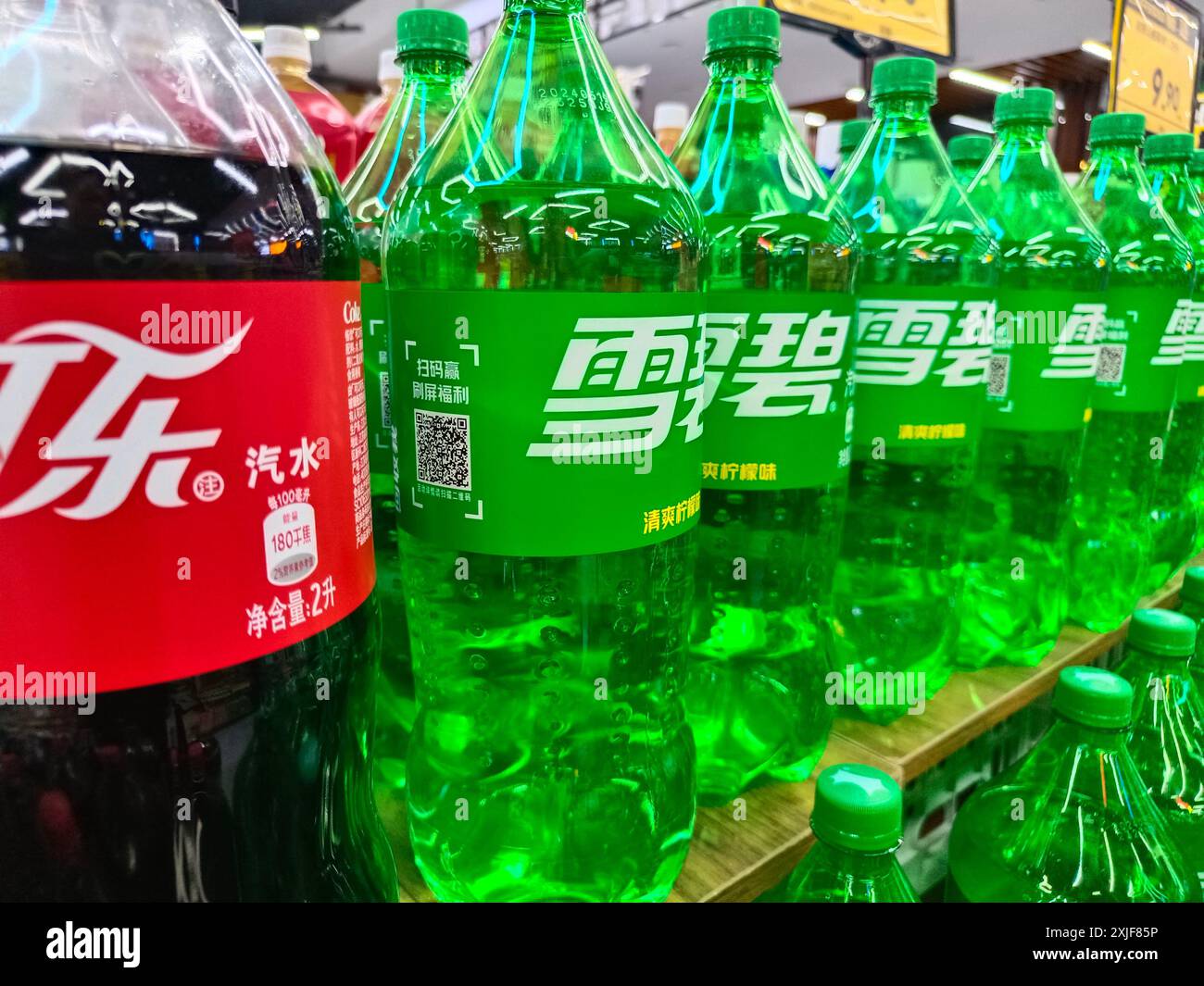 SUQIAN, CHINE - 18 JUILLET 2024 - les boissons Sprite sont vendues dans un supermarché de Suqian, province du Jiangsu, Chine, le 18 juillet 2024. Banque D'Images