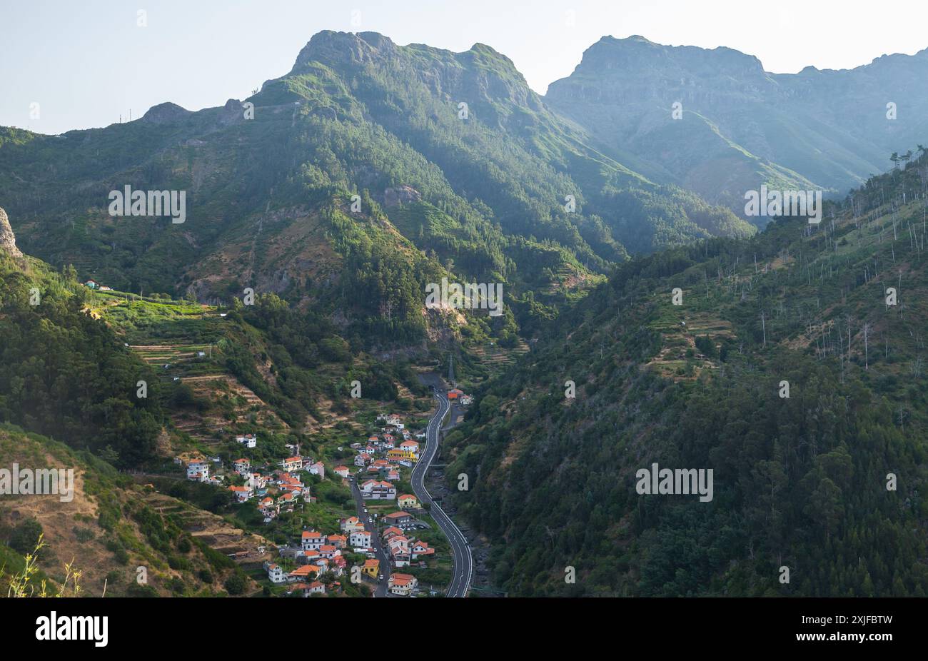 Paysage de montagne avec Serra de Agua village. Île de Madère, Portugal Banque D'Images