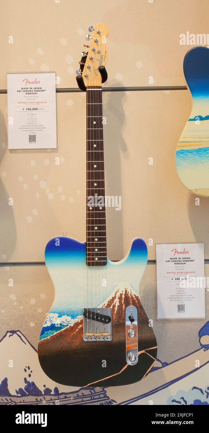 FENDER APPORTE LE TRAVAIL DE HOKUSAI, MAÎTRE UKIYO-E ARTISTE, À L'ESQUIRE Banque D'Images