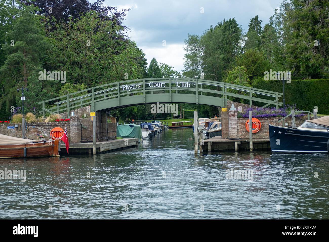 HENLEY ON THAMES, OXFORDSHIRE, Royaume-Uni - 14 JUILLET 2024 : Phyllis court est un club privé situé dans un grand manoir au bord de la rivière, situé sur 18 acres de terrain Banque D'Images