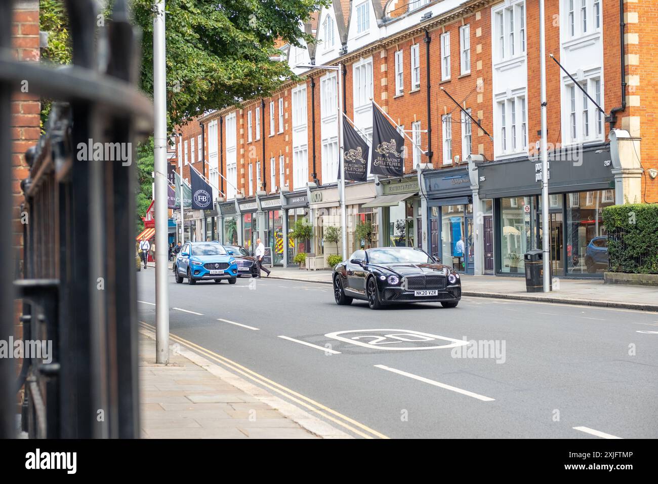 LONDRES - 17 JUILLET 2024 : magasins sur Fulham Road SW10, sud-ouest de Londres. Banque D'Images