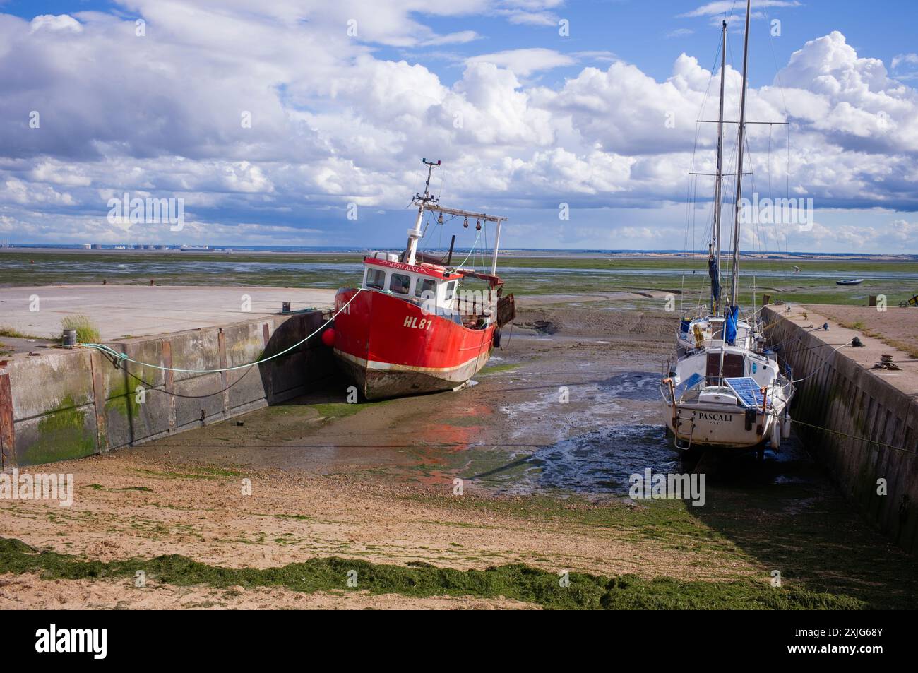 Bateau de pêche amarré à Strand Wharf à Leigh on Sea Banque D'Images