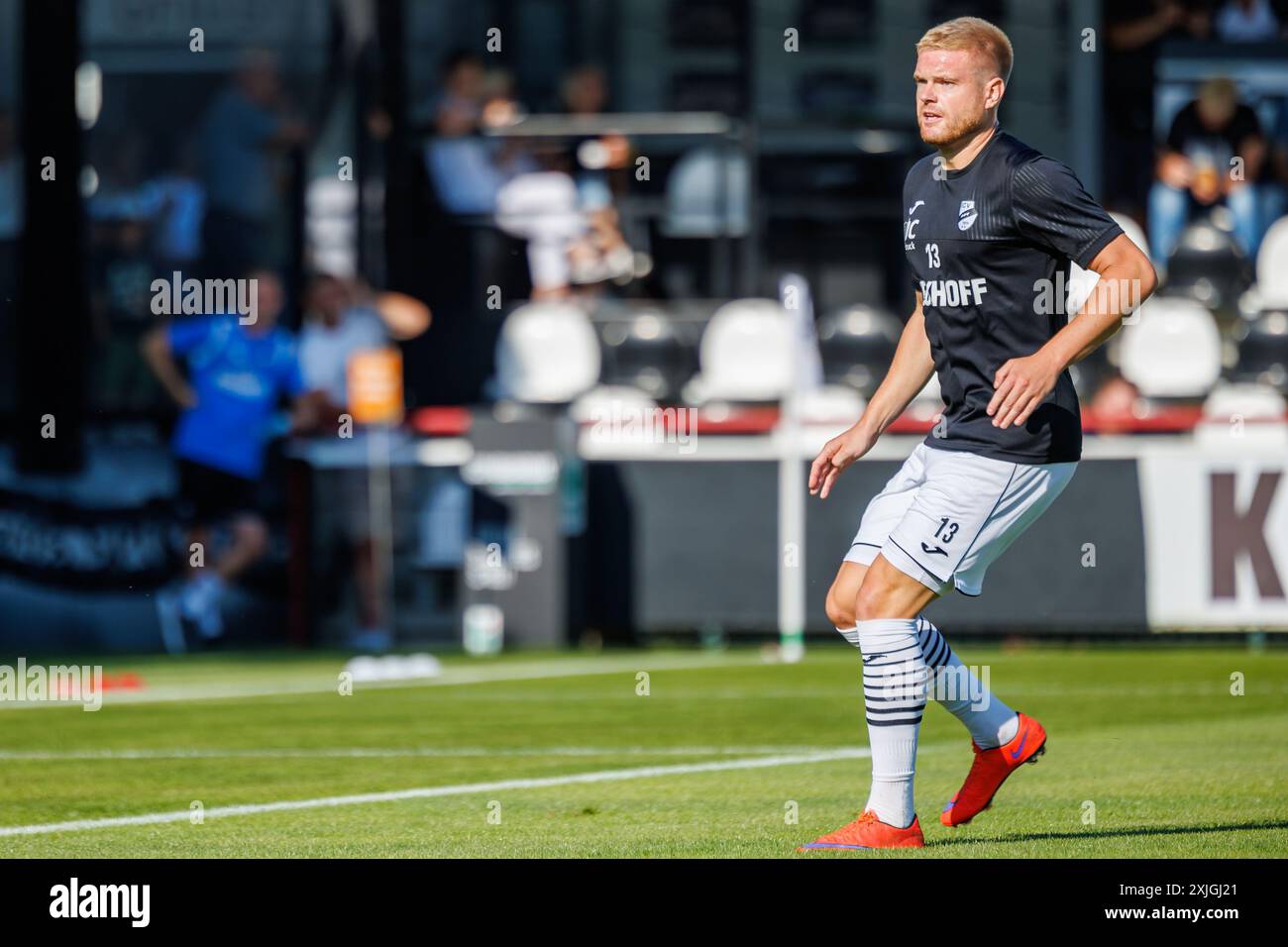 Lars Lokotsch (SC Verl, #13) GER, SC Verl v. FC Schalke 04, Fussball, Testspiel, Spielzeit 2024/2025, 18.07.2024 le Règlement de la DFL interdit toute utilisation de photographes comme séquences d'images et/ou quasi-vidéo. Foto : Eibner-Pressefoto / Jan Strohdiek Banque D'Images