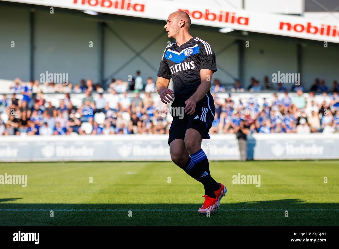 Henning Matriciani (FC Schalke 04, #41) GER, SC Verl v. FC Schalke 04, Fussball, Testspiel, Spielzeit 2024/2025, 18.07.2024 le Règlement de la DFL interdit toute utilisation de photographes comme séquences d'images et/ou quasi-vidéo. Foto : Eibner-Pressefoto / Jan Strohdiek Banque D'Images