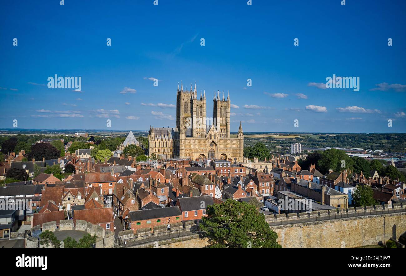Photo aérienne/drone de la cathédrale de Lincoln. La cathédrale de Lincoln, également appelée Lincoln Minster et officiellement l'église de la cathédrale de la Bienheureuse Vierge Marie Banque D'Images