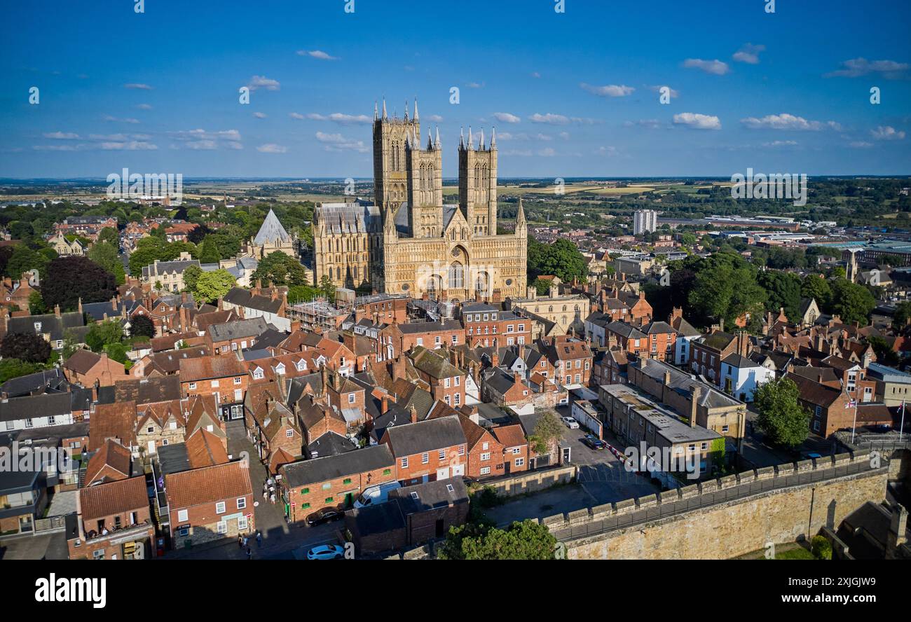 Photo aérienne/drone de la cathédrale de Lincoln. La cathédrale de Lincoln, également appelée Lincoln Minster et officiellement l'église de la cathédrale de la Bienheureuse Vierge Marie Banque D'Images