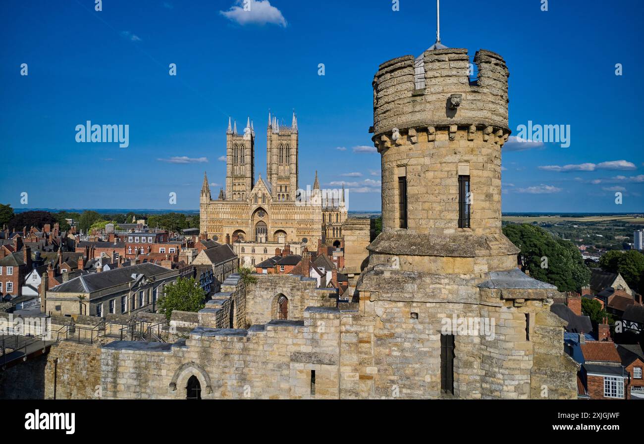 Photo aérienne/drone de la cathédrale de Lincoln. La cathédrale de Lincoln, également appelée Lincoln Minster et officiellement l'église de la cathédrale de la Bienheureuse Vierge Marie Banque D'Images