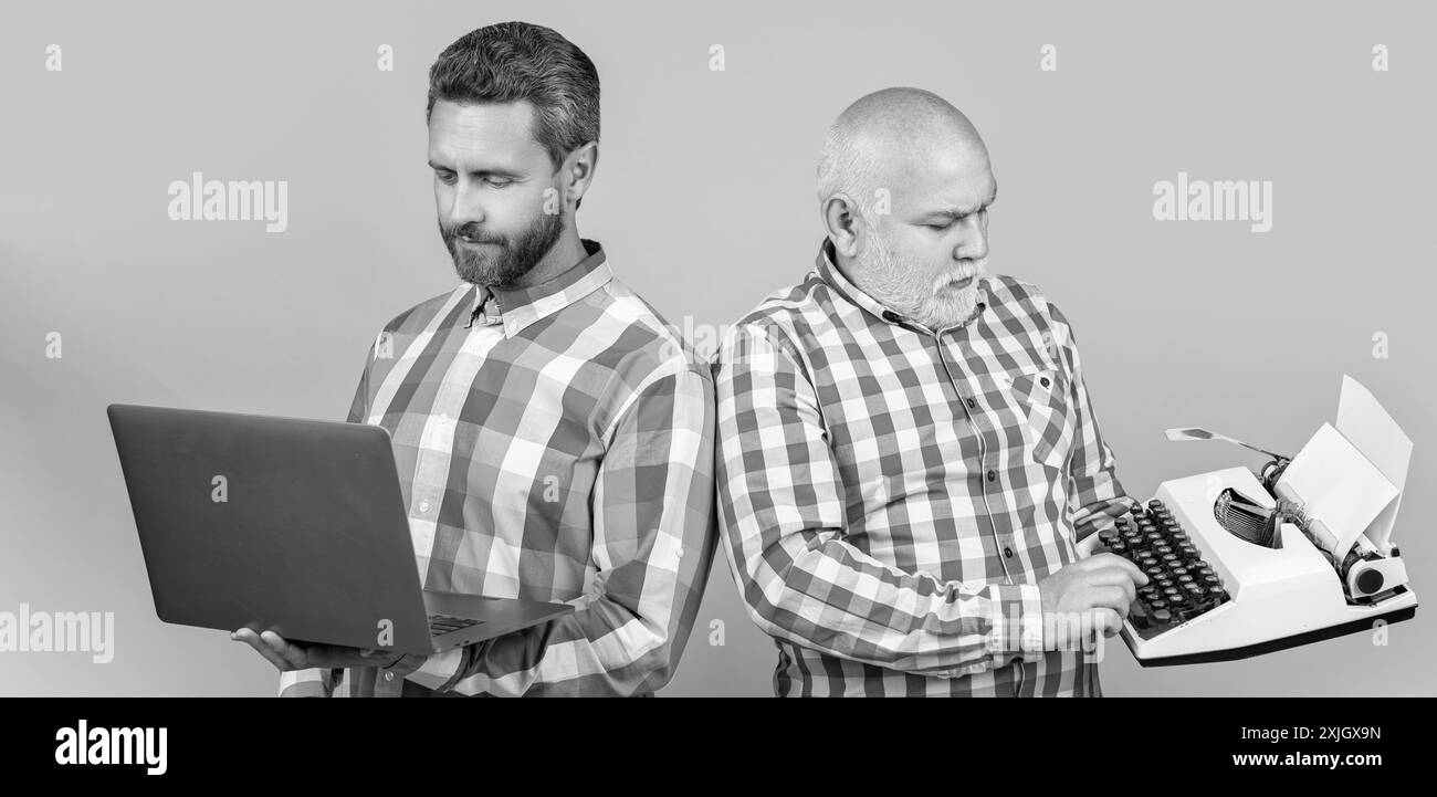 les hommes montrent contre nostalgie isolés sur jaune. deux hommes montrent contre nostalgie en studio. Banque D'Images