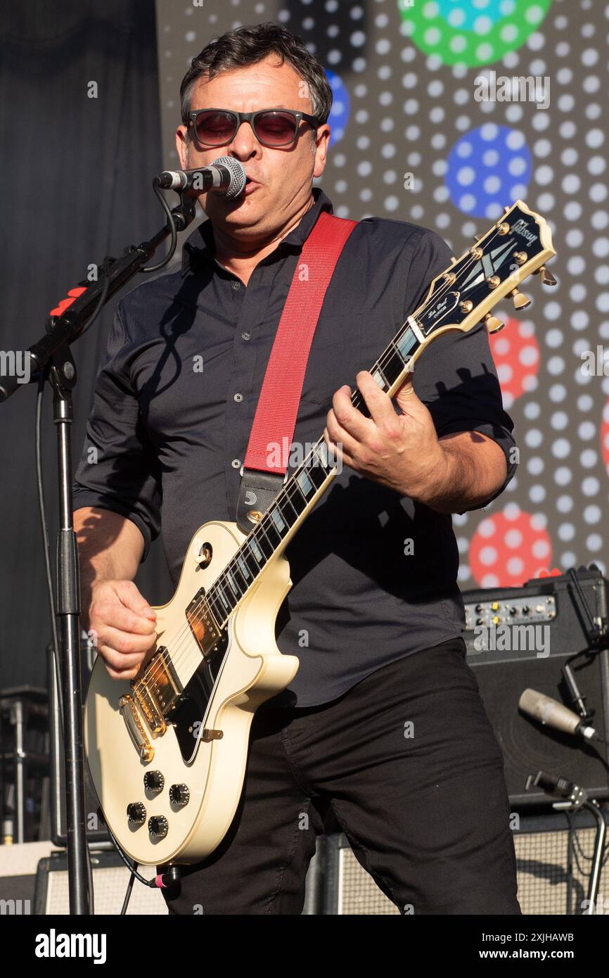 Londres, Royaume-Uni. 18 juillet 2024. Le chanteur et guitariste James Dean Bradfield du groupe de rock gallois Manic Street Preachers se produit à Alexandra Palace Park. Crédit : Justin Ng/Alamy Live News Banque D'Images