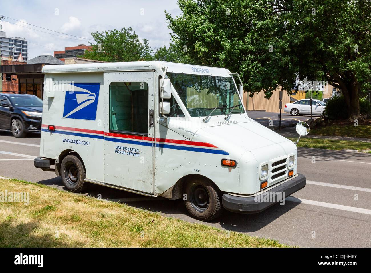 Un camion de livraison de courrier Grumman LLV du service postal des États-Unis à Fort Wayne, Indiana, États-Unis. Banque D'Images