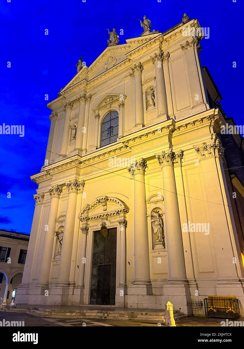 Église catholique Parrocchia Santa Maria Assunta. La ville de Montichiari en Italie Banque D'Images