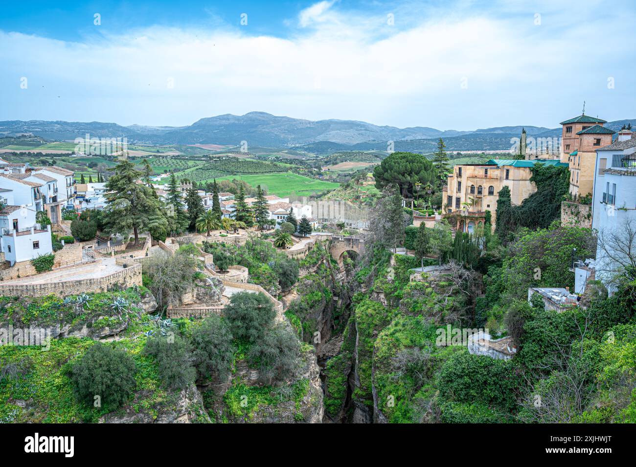 Paysage urbain de la vieille ville de Ronda au-dessus du canyon El Tajo en Andalousie, Espagne Banque D'Images