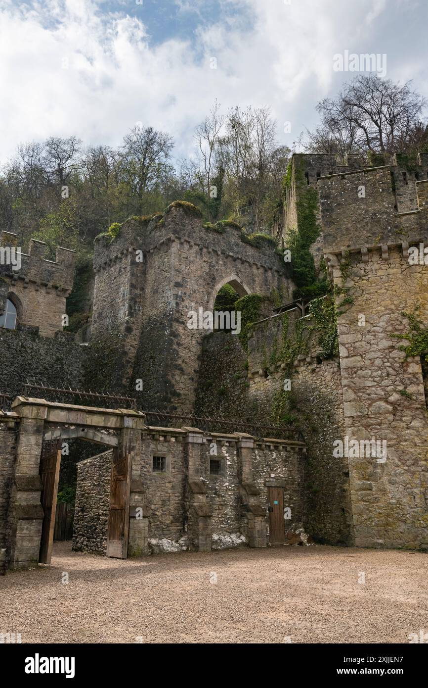 Château de Gwrych , Abergele, pays de Galles du Nord. Une maison de campagne en ruine en cours de restauration graduelle. Banque D'Images