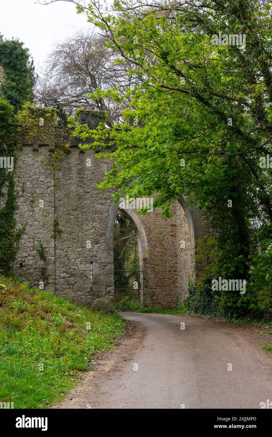 Château de Gwrych , Abergele, pays de Galles du Nord. Une maison de campagne en ruine en cours de restauration graduelle. Banque D'Images