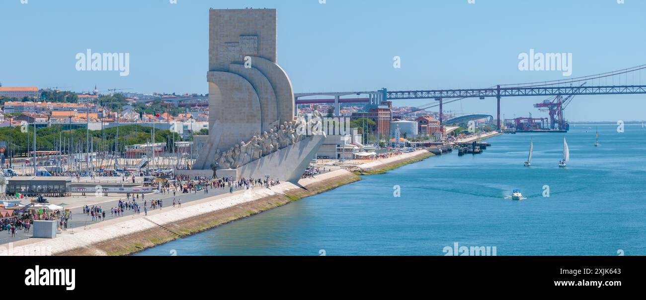 Gros plan aérien des deux côtés du monument aux découvertes dans le quartier de Belem. Banque D'Images