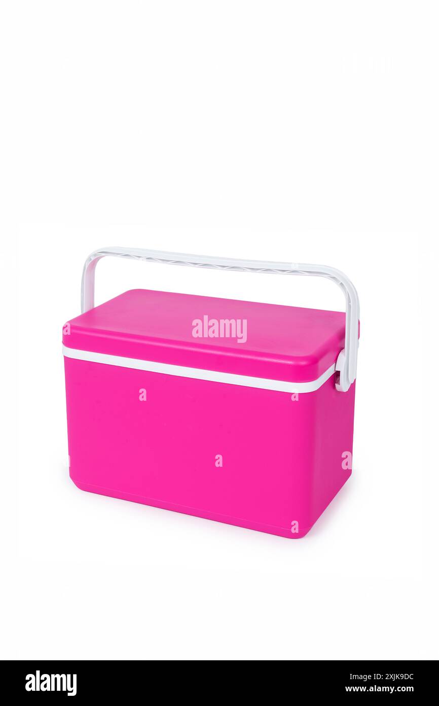 refroidisseur en plastique rose avec une poignée sur un fond blanc avec un espace vide sur le dessus Banque D'Images