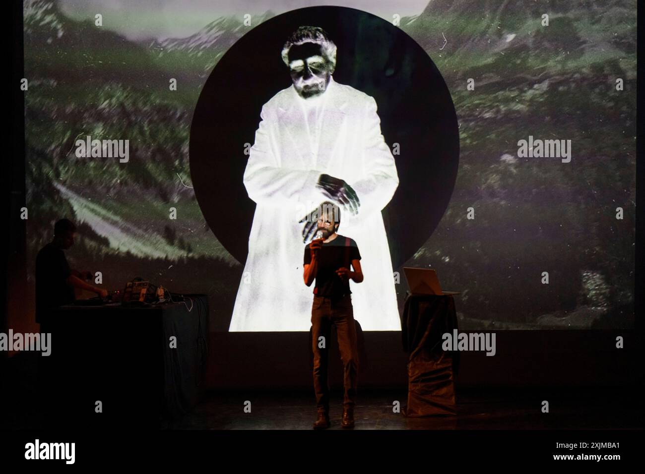 A Lluz, Orion E A Nova Lluz, spectacle poétique, Miguel Rodriguez et Andres Rodriguez, Santanyi, Majorque, Îles Baléares, Espagne Banque D'Images