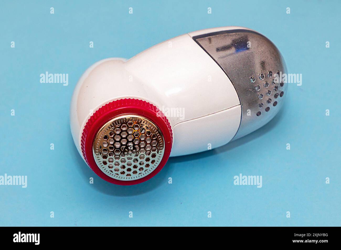 Accessoire de coupe-bordures pour enlever le boulochage des textiles Banque D'Images