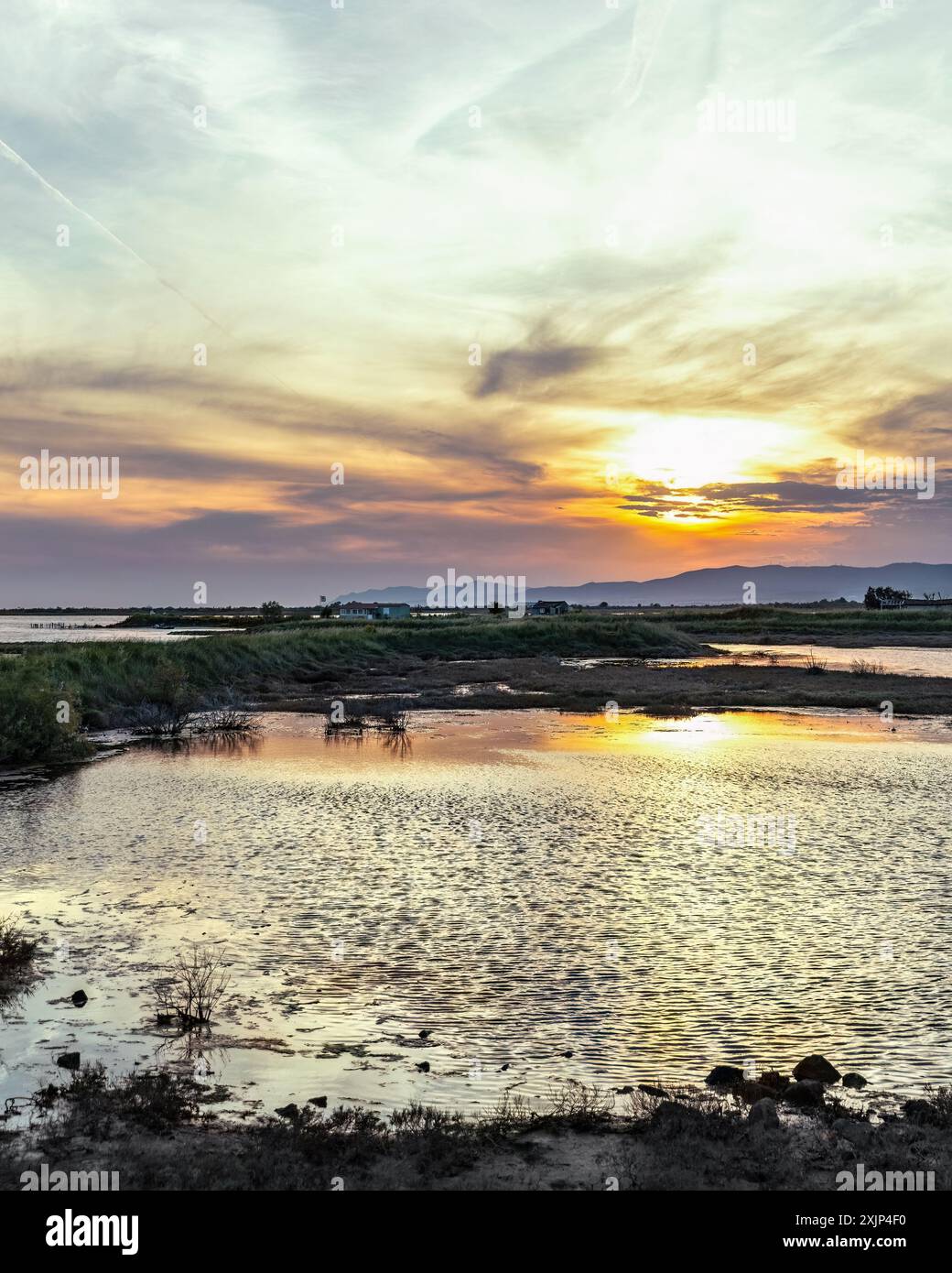 Coucher de soleil sur la zone humide Parc National Delta Evros en Thrace Grèce près de Feres et Alexandroupolis Banque D'Images