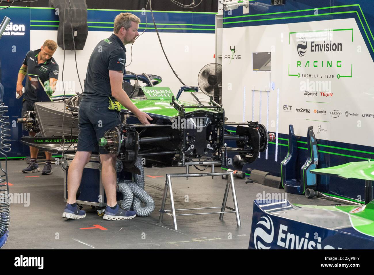 Londres, Royaume-Uni. 19 juillet 2024. Dans les coulisses Pitlane Walk au Championnat du monde ABB FIA Formula E, course entièrement électrique, qui aura lieu ce week-end à Excel London. Royal Docklands. Crédit : Glosszoom/Alamy Live News Banque D'Images