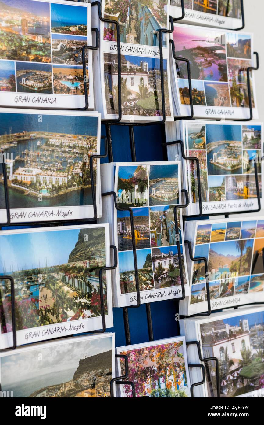 Cartes de vœux en papier avec des photos des lieux touristiques célèbres et populaires et des attractions de Gran Canaria Banque D'Images