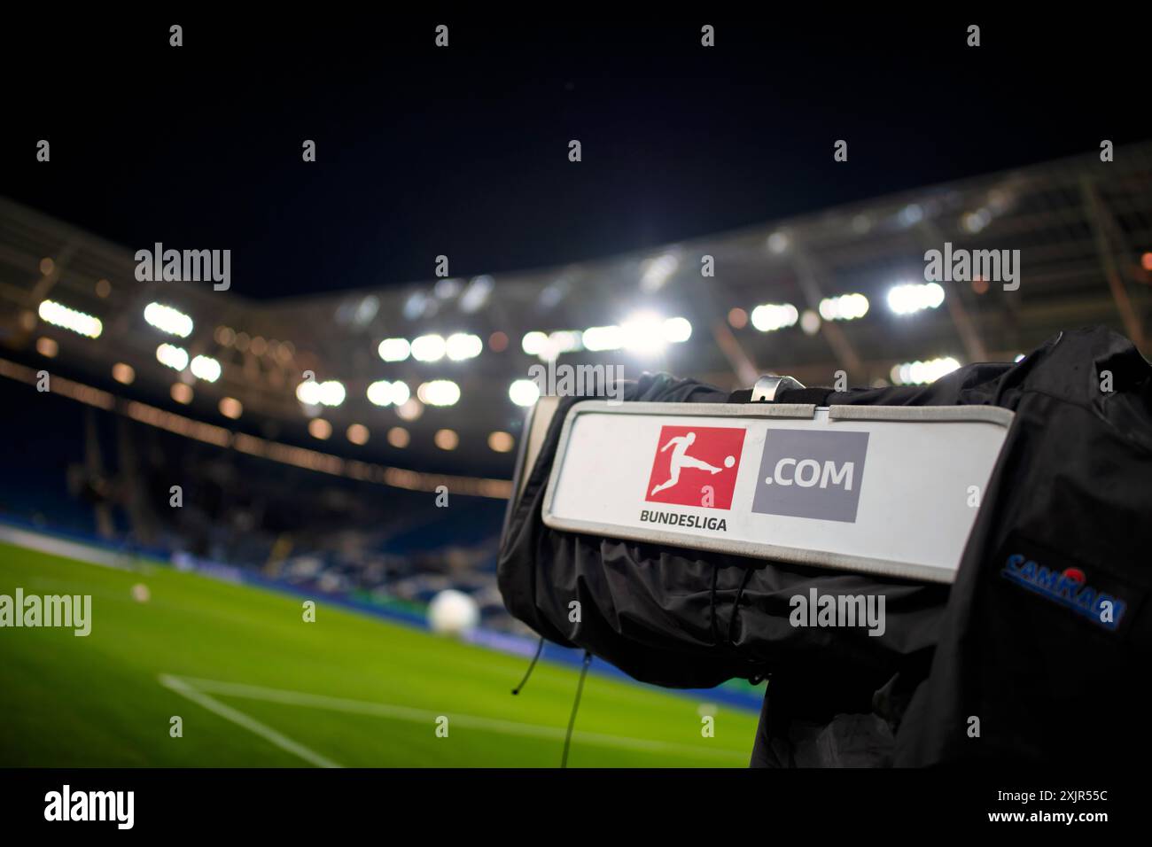 Caméra TV, logo, SportCAST, Bundesliga, intérieur du stade, Floodlight, PreZero Arena, Sinsheim, Bade-Wuerttemberg, Allemagne Banque D'Images