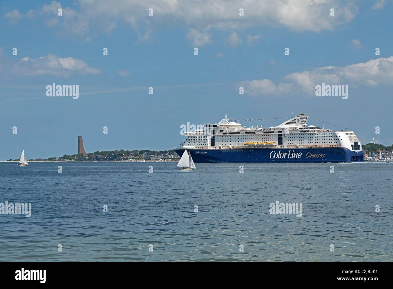 Color Line bateau de croisière Color Fantasy, voiliers, mémorial naval, Laboe, Kieler Woche, fjord de Kiel, Kiel, Schleswig-Holstein, Allemagne Banque D'Images