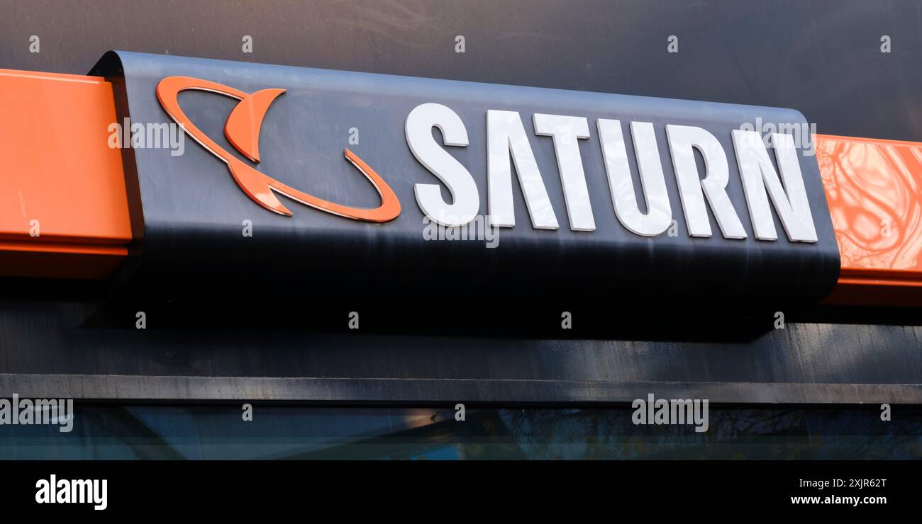 Saturn, magasin d'électronique, façade avec signe et logo, Wuppertal, Rhénanie du Nord-Westphalie, Allemagne Banque D'Images