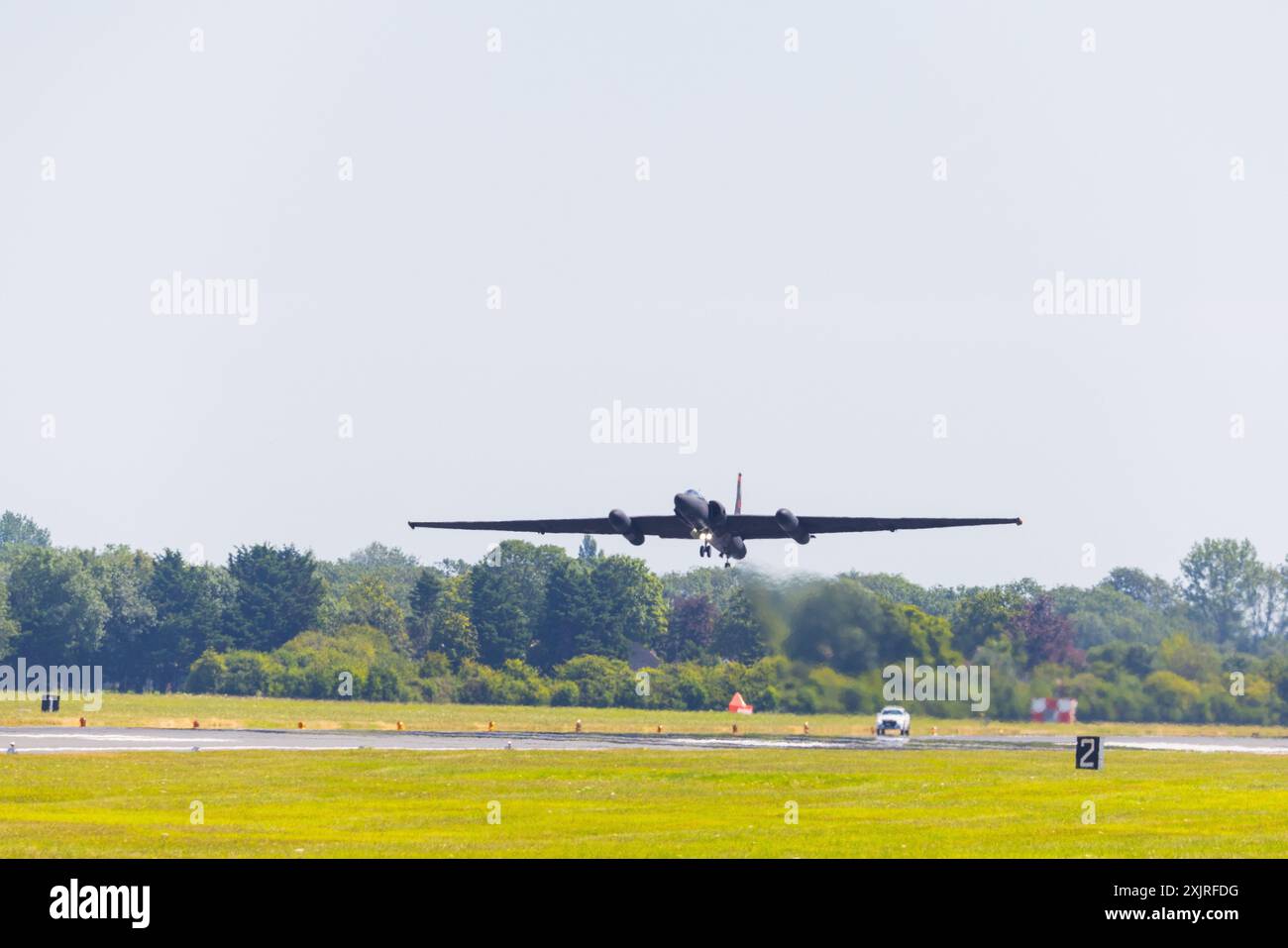 Fairford, Royaume-Uni. 19 JUILLET 2024. L'avion espion U2 atterrit alors qu'une vague de chaleur s'est abattue sur la RAF Fairford, la base de l'USAF accueillant le Royal International Air Tattoo, qui voit des centaines d'avions, de dignitaires et d'entreprises s'assembler pour des expositions statiques et volantes. Crédit Milo Chandler/Alamy Live News Banque D'Images