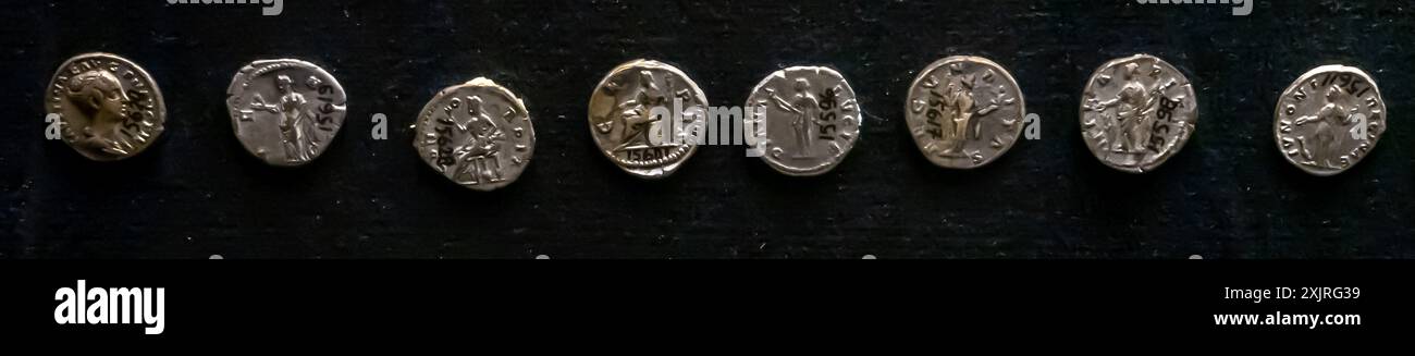 Pièces de monnaie de la période romaine antique, impératrice Faustina II ère (161-180 AD) Smyrne Banque D'Images