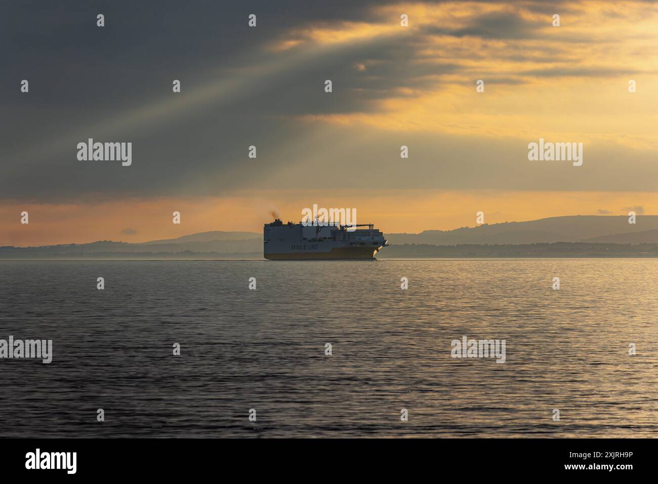 RoRo au milieu de l'estuaire de la Severn Banque D'Images