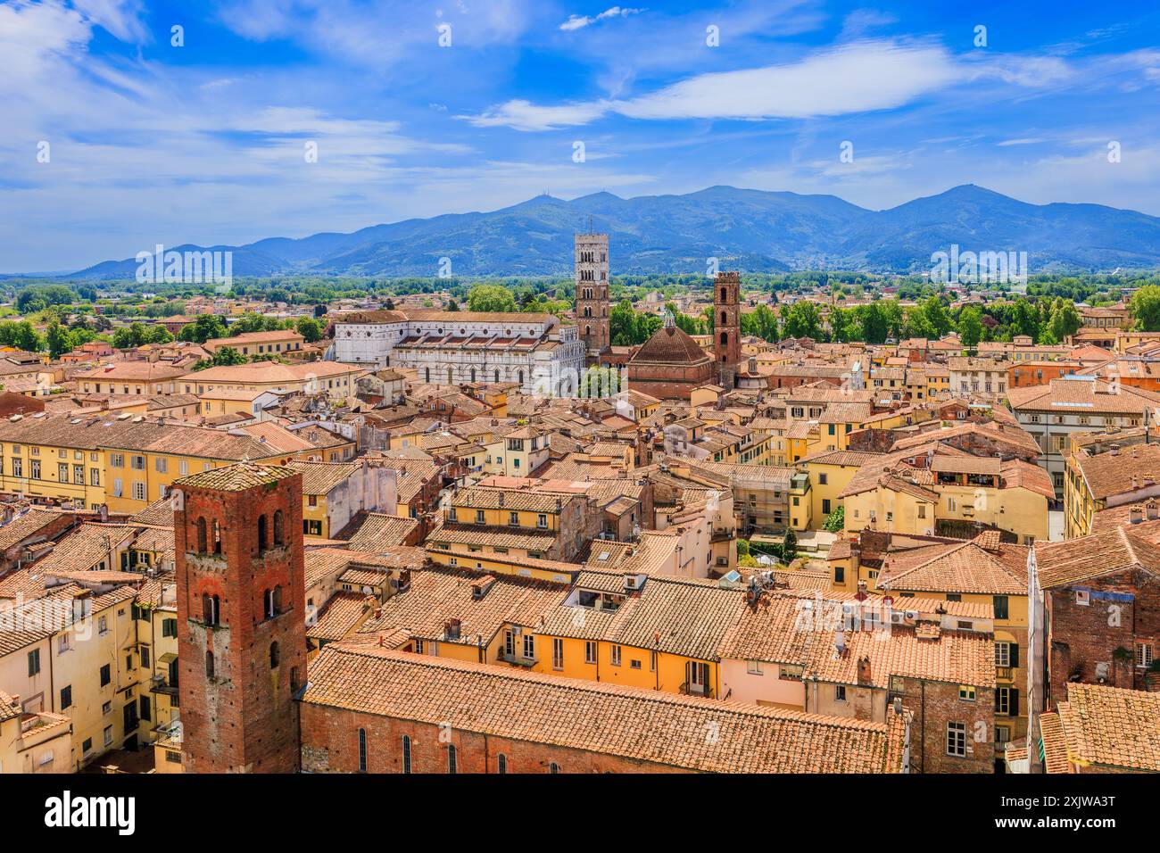 Lucques, Italie. Vue aérienne de la ville. Banque D'Images