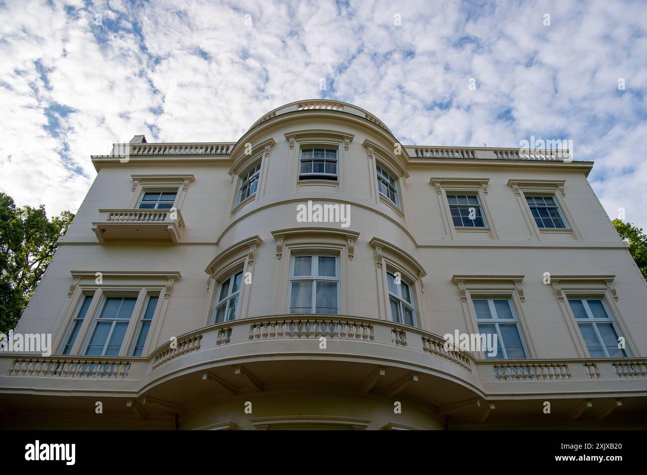 Londres, Royaume-Uni. 18 juillet 2024. Le bâtiment de l'Institut pour le gouvernement au 2, Carlton Gardens à côté du Mall dans le centre de Londres, SW1. Crédit : Maureen McLean/Alamy Banque D'Images