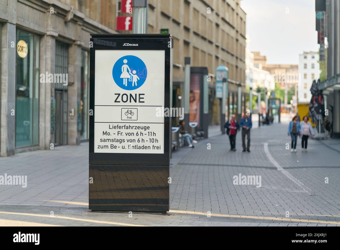 Panneau au début d'une zone piétonne dans le centre-ville de Cologne en Allemagne Banque D'Images