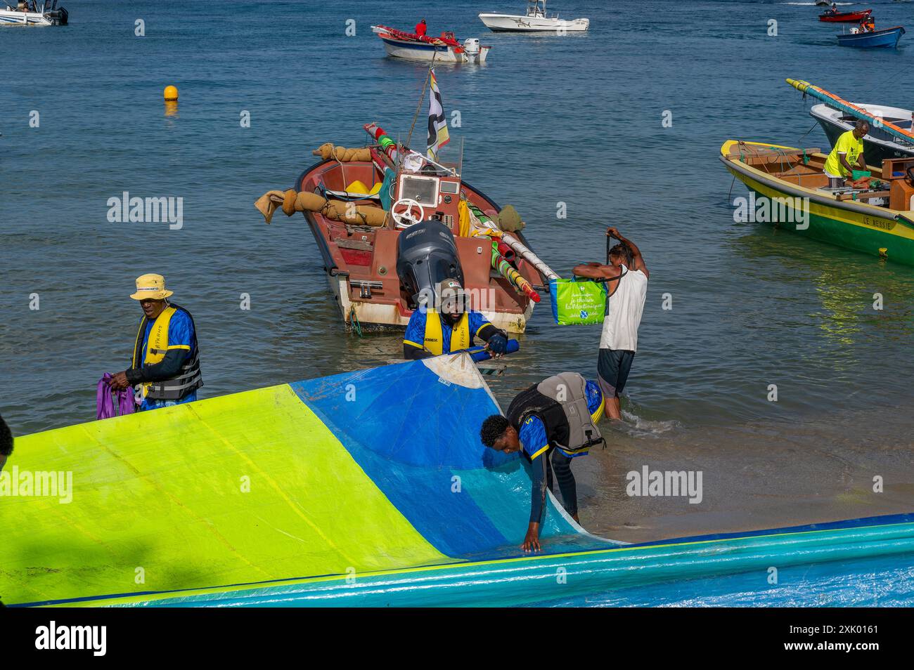 Yawl race, tour de yoles 2024 en Martinique, aux Antilles françaises, Martinique. Arrivée aux Anses d'Arlet, 19 juillet 2024 Banque D'Images