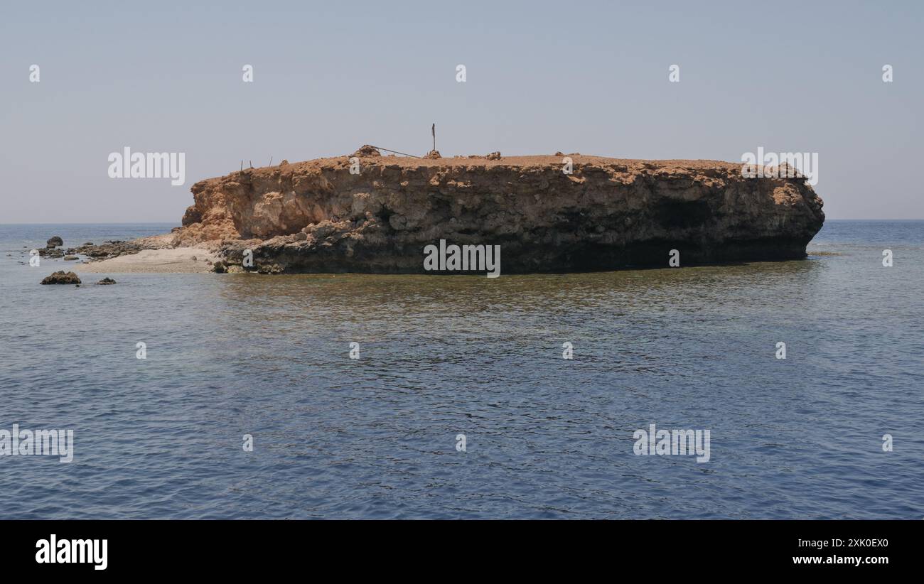 Little Brother Island est l'un des sites de plongée les plus populaires de la mer Rouge. Banque D'Images