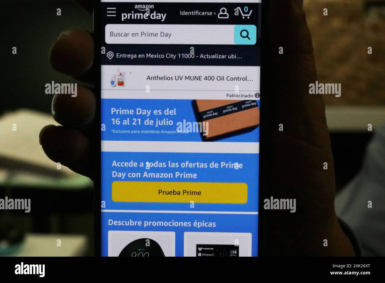 Dans cette illustration photo, la publicité Amazon est vue sur un téléphone portable qui offre des promotions disponibles sur son site officiel pour célébrer sa dixième édition d'Amazon Prime Day du 16 au 21 juillet, pendant cette période, les membres Amazon Prime ont accès à des offres incroyables. Le 19 juillet 2024 à Mexico, Mexique. (Photo de Jose Luis Torales/ Eyepix Group (crédit image : © Jose Luis Torales/eyepix via ZUMA Press Wire) USAGE ÉDITORIAL SEULEMENT! Non destiné à UN USAGE commercial ! Banque D'Images
