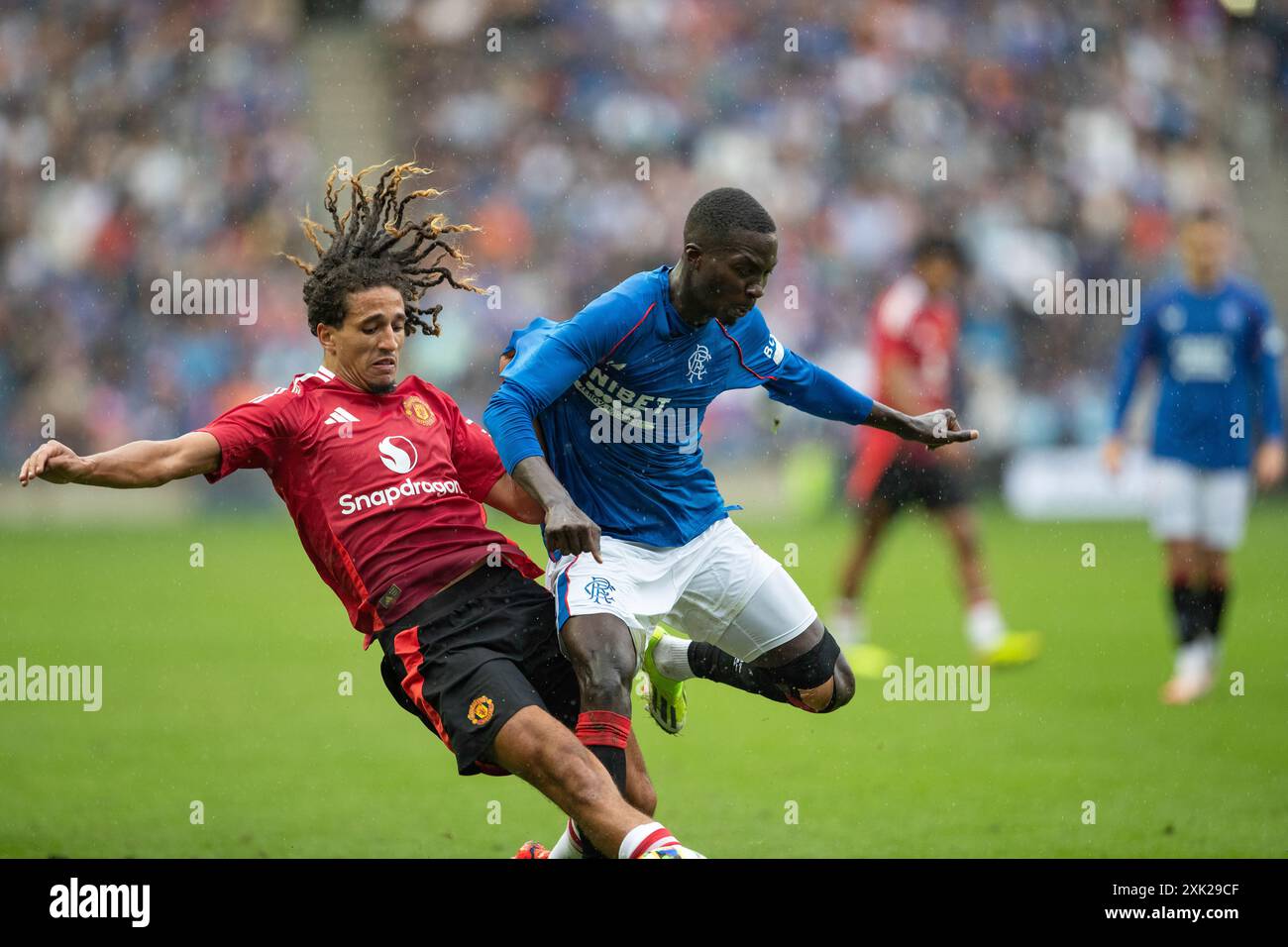 Edimbourg, Écosse, Royaume-Uni, 20 juillet 2024 - Mohamed Doimande s'affronte avec Hannibal Mejbri lors du match amical de pré-saison au Scottish Gas Murrayfield Stadium, Édimbourg le 20/07/2024 entre Manchester United et Rangers - crédit : Thomas Gorman/Alamy News Live Banque D'Images