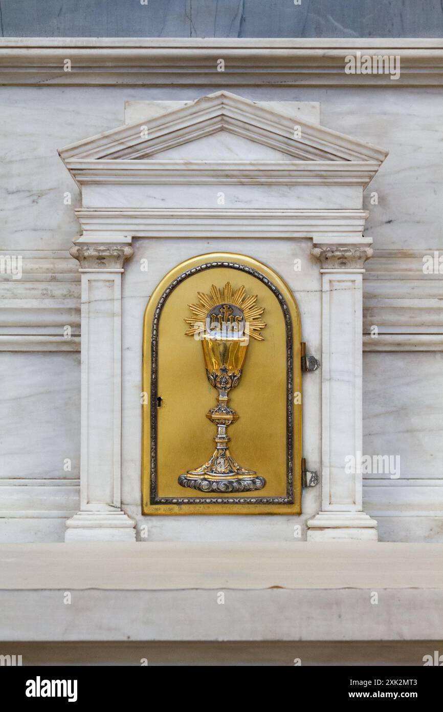 Le tabernacle avec l'Eucharistie dans le Duomo di Pavia (Cathédrale de Pavie) à Pavie, Italie. Banque D'Images Le tabernacle avec l'Eucharistie dans le Duomo di Pavia (Cathédrale de Pavie) à Pavie, Italie. Banque D'Images