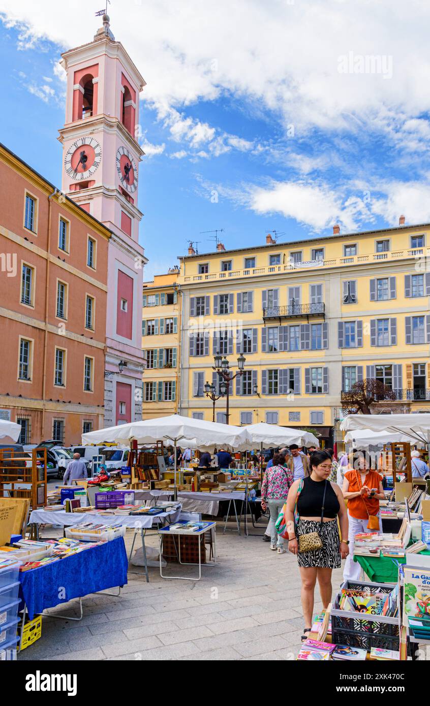Marché du livre d'antiquités et d'occasion place du Palais de Justice, Vieux Nice, Provence-Alpes-Côte d'Azur, Alpes-Maritimes, France Banque D'Images