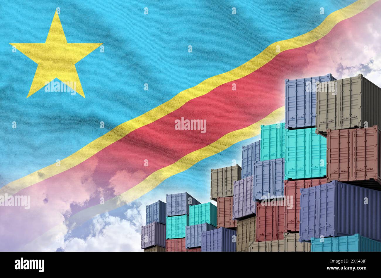 Drapeau de la République démocratique du Congo et grande pile de conteneurs de fret maritime dans les docks avec fond de ciel de près Banque D'Images