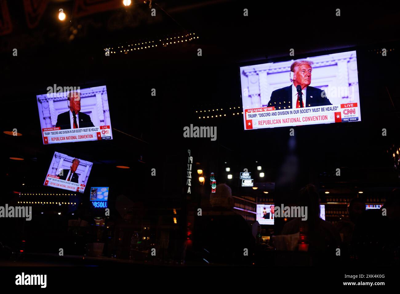 Milwaukee, États-Unis. 18 juillet 2024. L’ancien président Donald J. Trump prend la parole le dernier jour de la Convention nationale républicaine (RNC), à Milwaukee, Wisconsin. La convention s'est déroulée comme prévu malgré la tentative d'assassinat contre Trump et s'est conclue par l'acceptation de la nomination présidentielle de son parti. Crédit : SOPA images Limited/Alamy Live News Banque D'Images