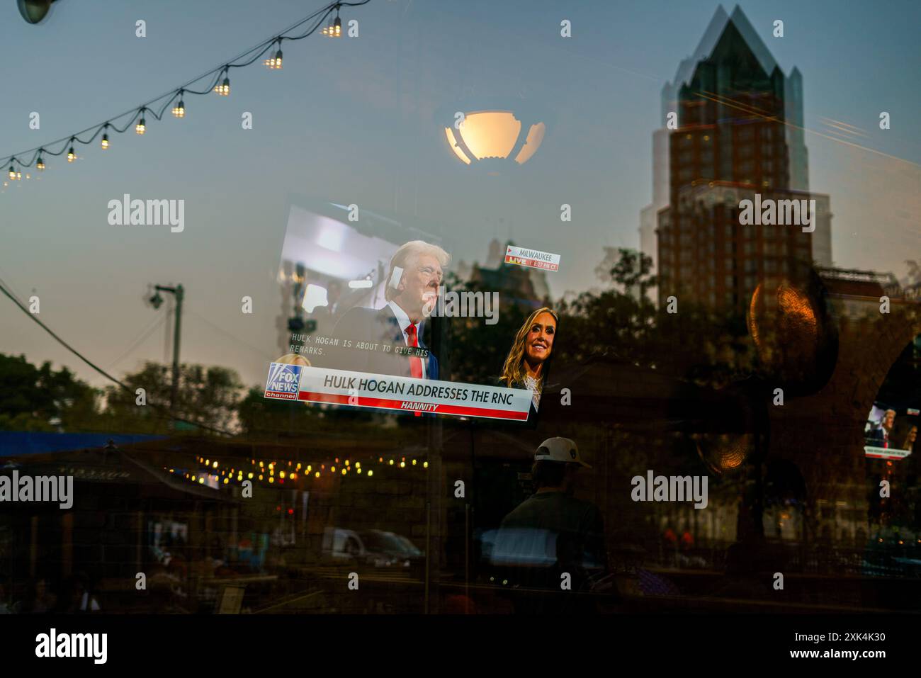 Milwaukee, États-Unis. 18 juillet 2024. L’ancien président Donald J. Trump prend la parole le dernier jour de la Convention nationale républicaine (RNC), à Milwaukee, Wisconsin. La convention s'est déroulée comme prévu malgré la tentative d'assassinat contre Trump et s'est conclue par l'acceptation de la nomination présidentielle de son parti. Crédit : SOPA images Limited/Alamy Live News Banque D'Images