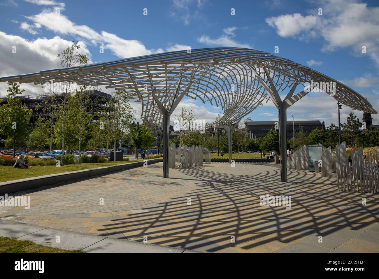 The Tay Whale artwork de Lee Simmons, Waterfront place, Dundee, Écosse, Royaume-Uni par une journée ensoleillée ; jeu de lumière et d'ombres Banque D'Images