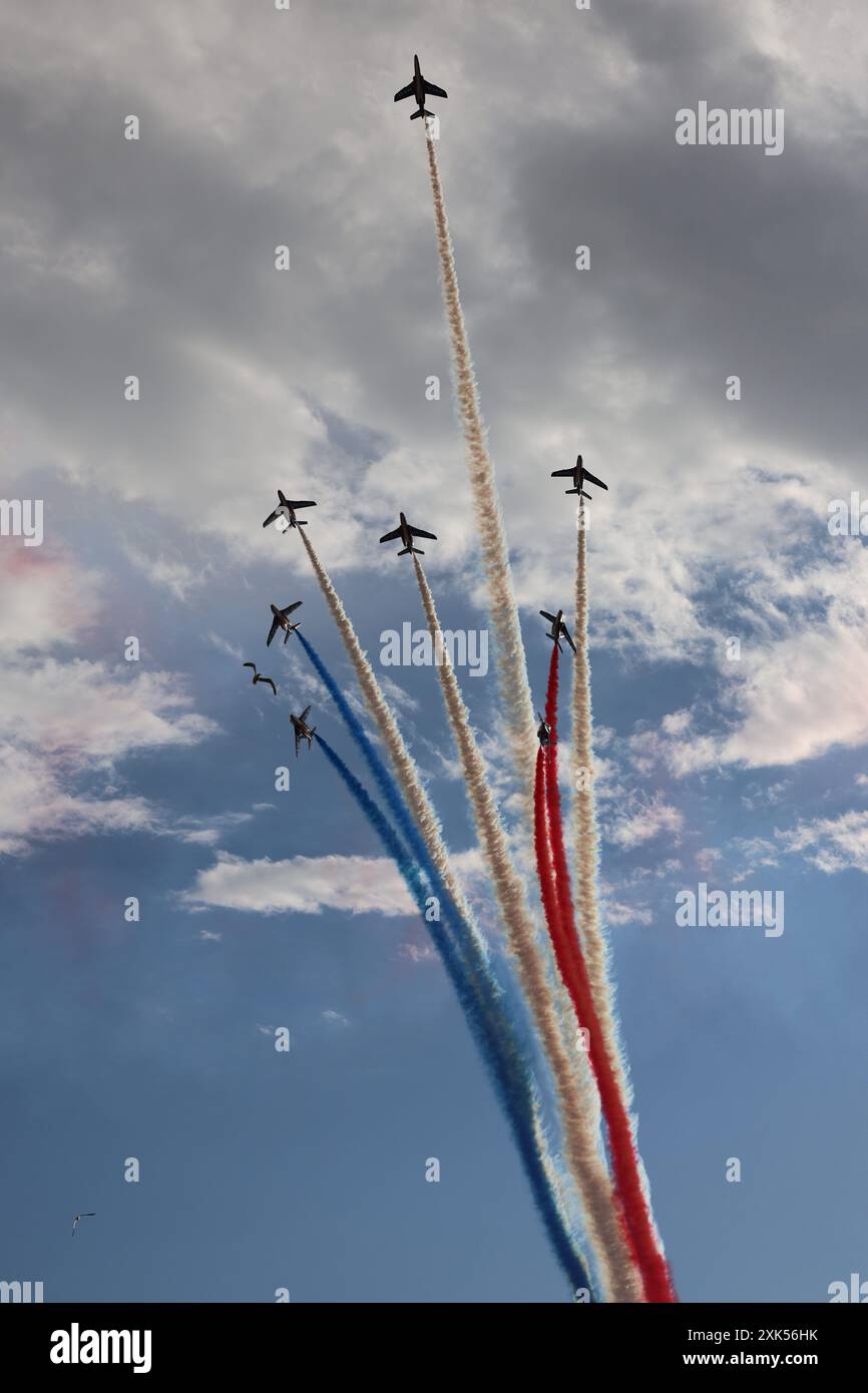 La patrouille de France lors d'un spectacle aérien pour démontrer la force de l'armée de l'air française Banque D'Images