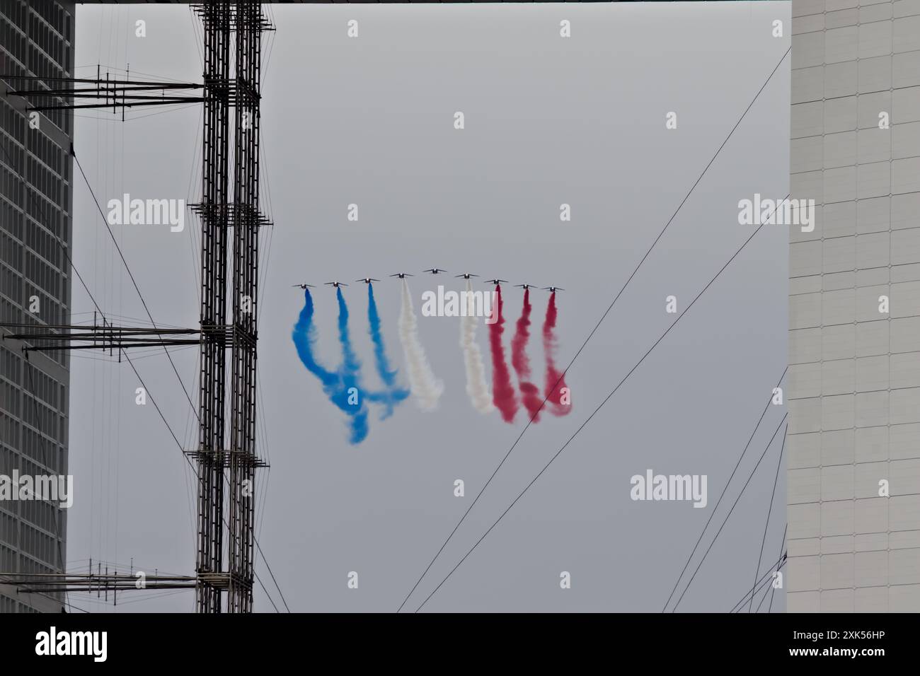 La patrouille de France lors d'un spectacle aérien pour démontrer la force de l'armée de l'air française Banque D'Images
